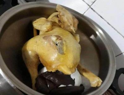 Gà cúng bị nứt có sao không